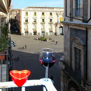 sicily-wonderful-piazza-universita.catania-hotels.net/
